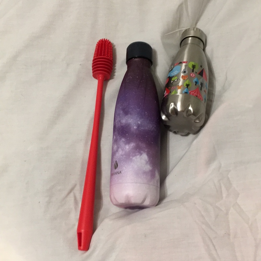 SET OF 2 BRAND NEW MANNA STAINLESS STEEL WATER BOTTLES WITH CLEANING BRUSH